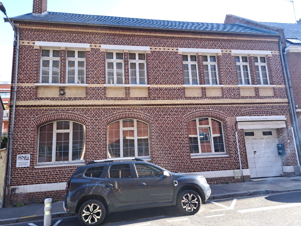 Façade de l’agence Société Française de Gestion à Amiens, 8 Rue de l’Amiral Lejeune